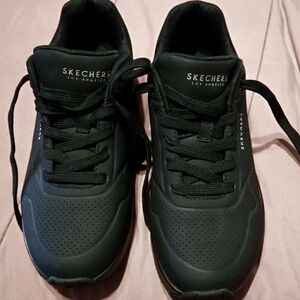 Skechers Los Angeles. Black 7 1/2